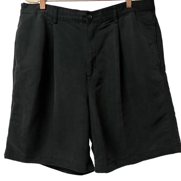 Mens CHAPS Golf Shorts Pleated Front black Size 38 Casual 61%‎ rayon 39% poly - Picture 1 of 10